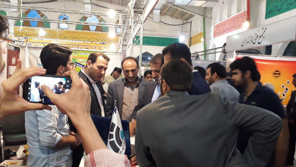 استقبال پر شور مسئولین از غرفه رایگان اس ام اس در الکامپ بابل ایران استقبال پر شور مسئولین از غرفه رایگان اس ام اس در الکامپ بابل ایران